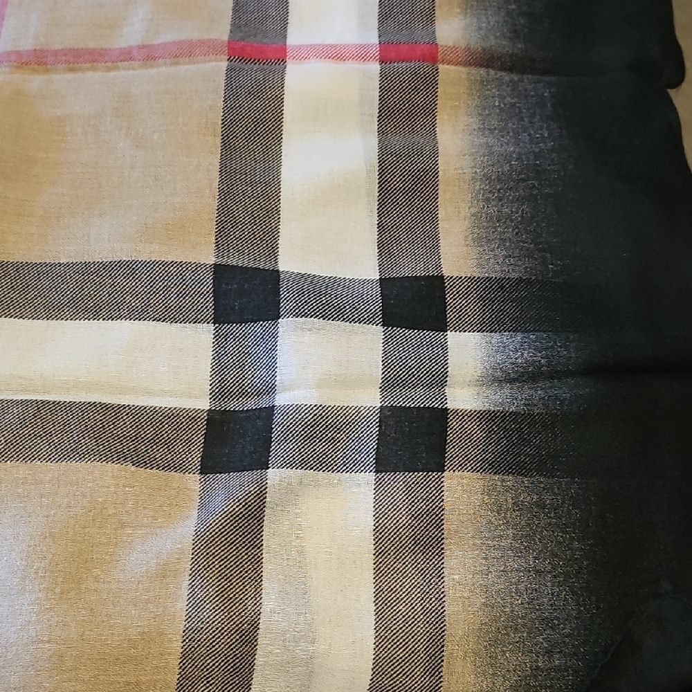 Chic Checkered Scarf in Black, Cream, and Red